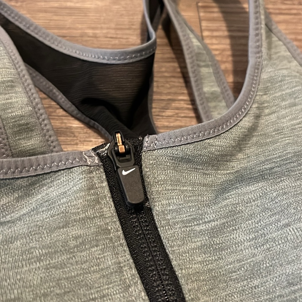 NIKE SPORTS BRA 🖤 - Picture 3 of 5